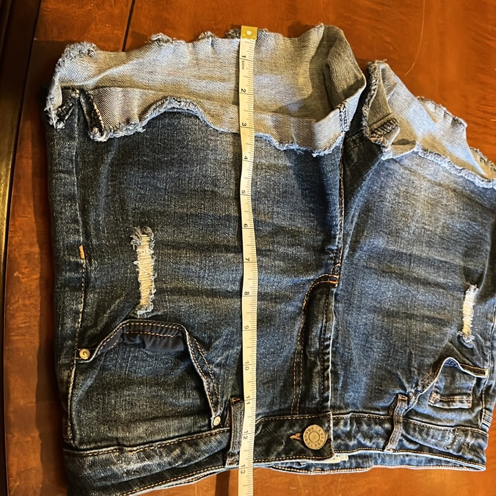 Distressed ripped denim shorts. High-rise, 5 pockets. Medium washed blue. Sz 12 - Picture 8 of 8